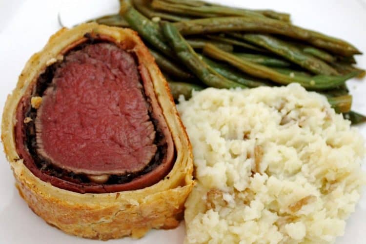 How To Make Beef Wellington Like Gordon Ramsay | The Foodie Eats