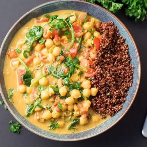 Vegan Chickpea Curry with Spinach and Tomatoes | The Foodie Eats