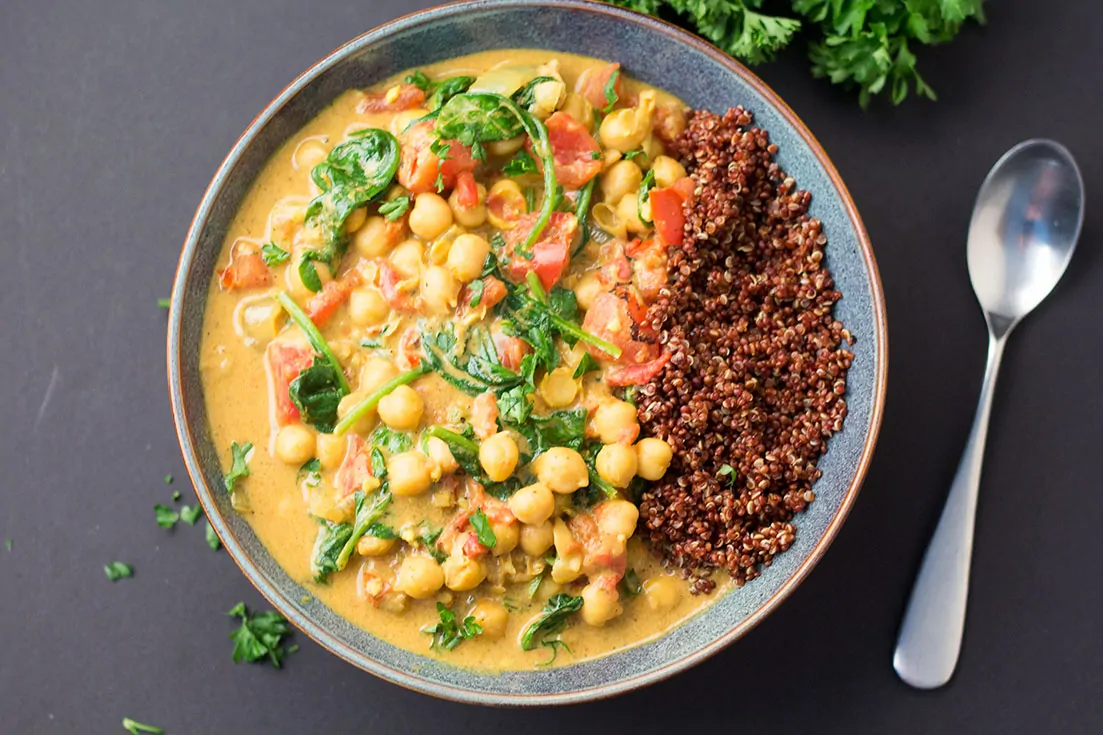 Vegan Chickpea Curry with Spinach and Tomatoes | The Foodie Eats
