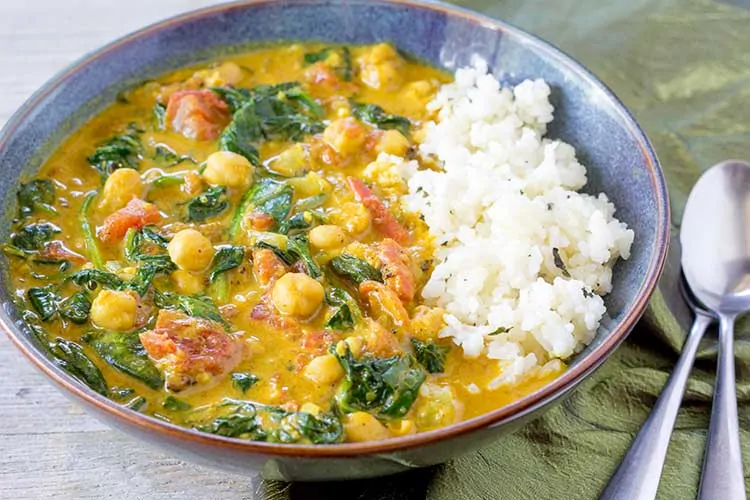 Instant Pot Curry with Chickpeas, Tomatoes and Spinach | The Foodie Eats