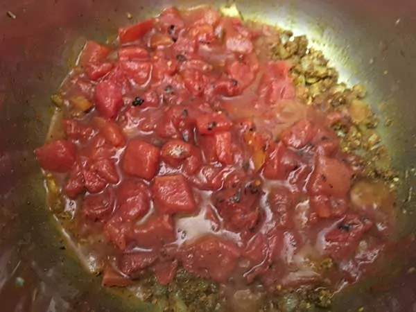 Fire-roasted tomatoes mixed with curry and aromatics.