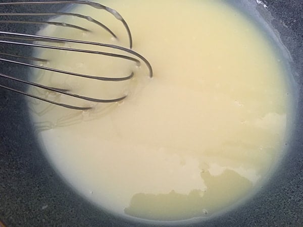Melted white chocolate mixture.