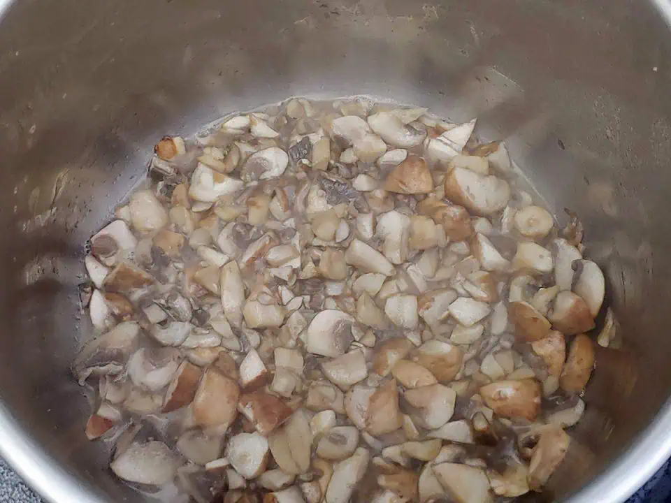 Sautéing mushrooms in Instant Pot with lots of liquid.